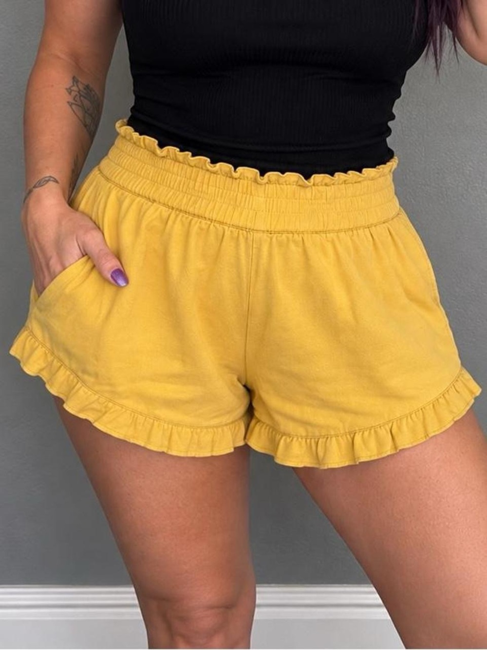 O’Neill Mustard Yellow Ruffle Shorts – Size Small